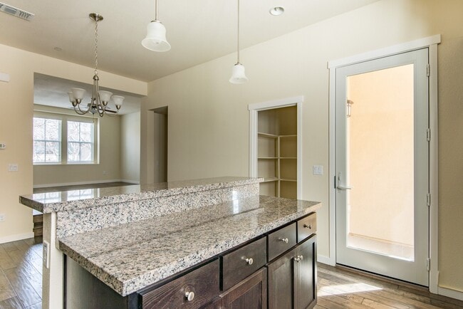 Building Photo - Walking Distance to Downtown Mountain View, Cal Train and the Amazing Farmers Market