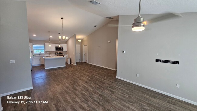 Building Photo - Newer Home - Bright & Open Floor Plan