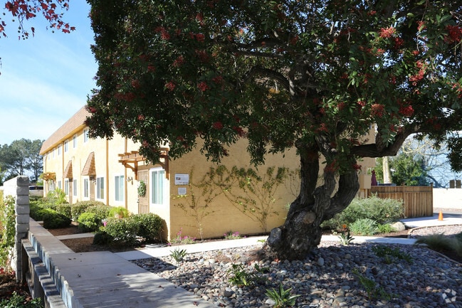 Primary Photo - Breakwater Townhomes
