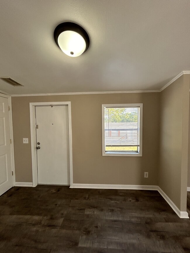 Building Photo - 526 Chris St