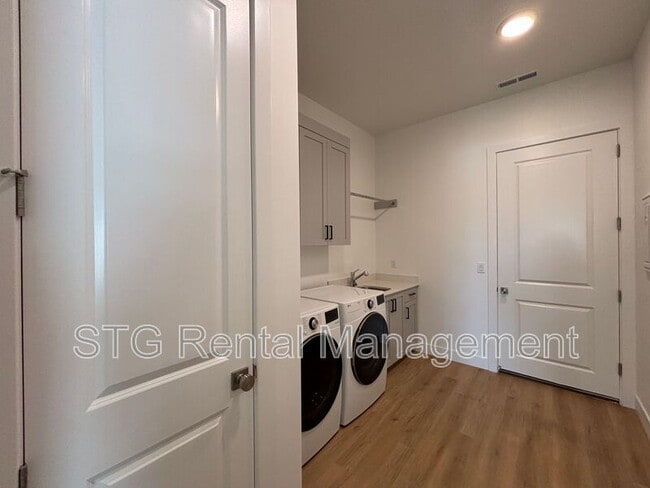 Building Photo - 2963 E Snowberry Dr