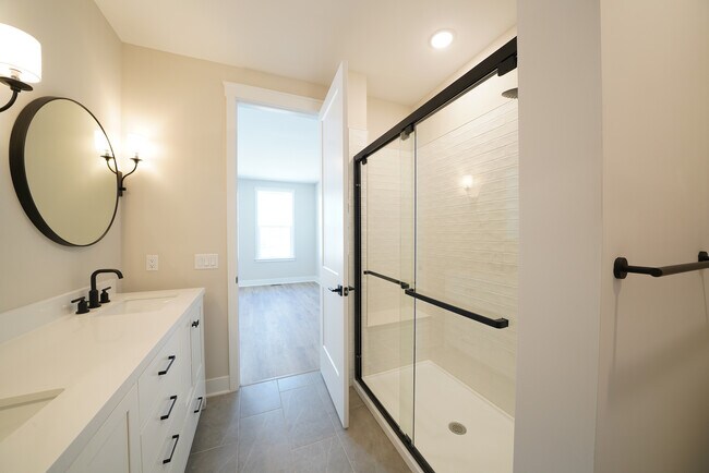 Building Photo - 108 Iris Ct