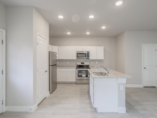 Building Photo - 7507 Savannah Brooks