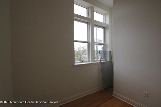 Building Photo - 1003 Bond St