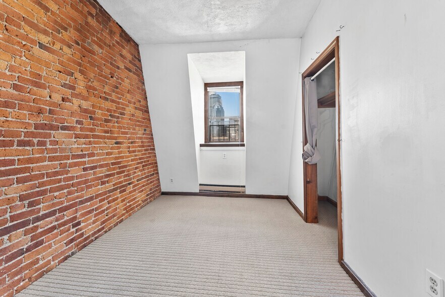 bedroom - 660 Tremont St