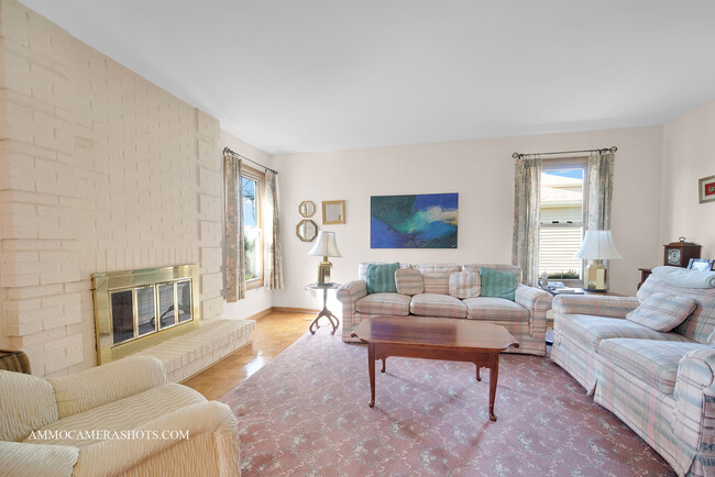 Building Photo - 2344 Appleby Dr