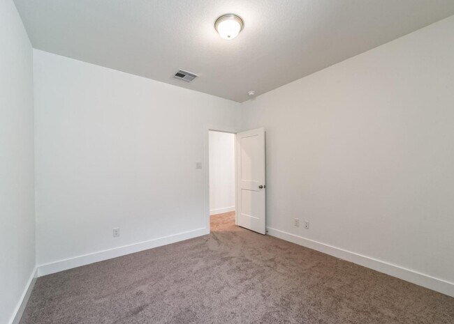 Building Photo - 1531 Crystal Stream Dr