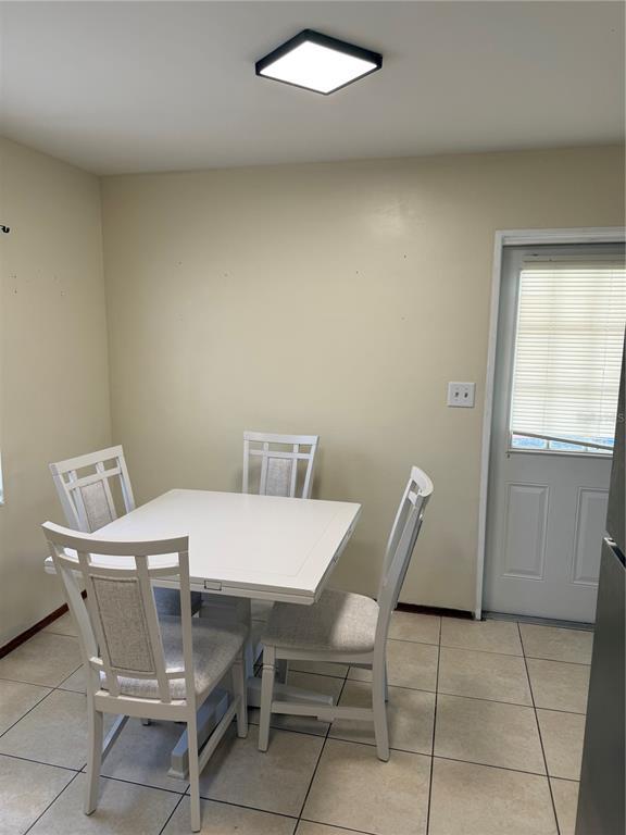 Building Photo - 1247 Lakeview Dr