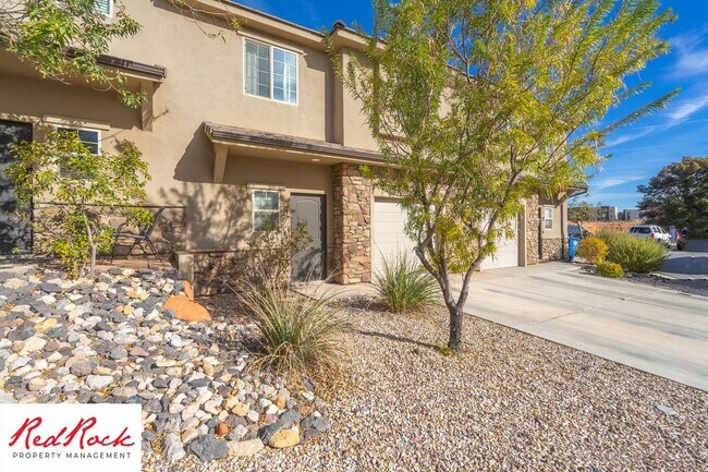 Building Photo - 3 Bedroom Townhome in Buena Vista Community