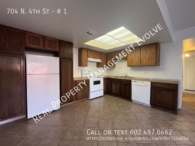 Building Photo - Charming Avondale Condo