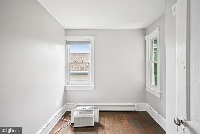 Building Photo - 134 S Main St