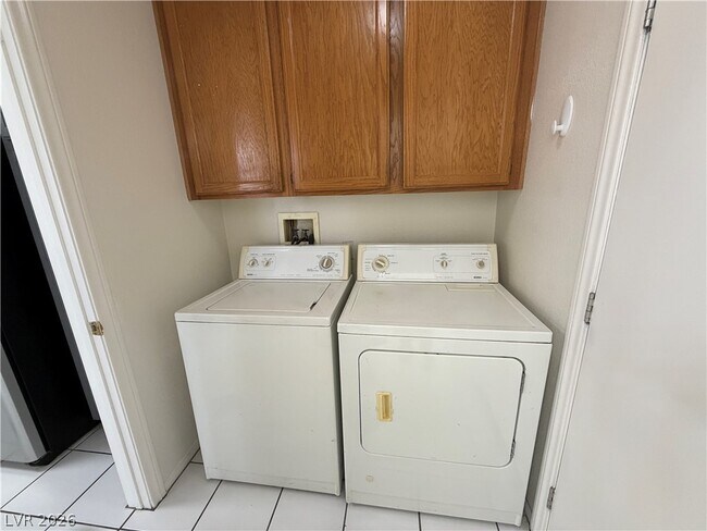 Building Photo - 8089 Kentshire Dr