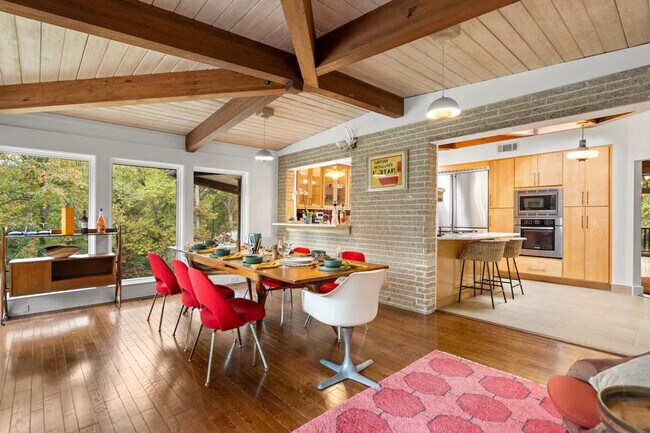 Building Photo - 2720 N Fillmore St