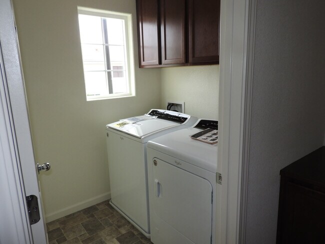 Building Photo - Beautiful Patio Home