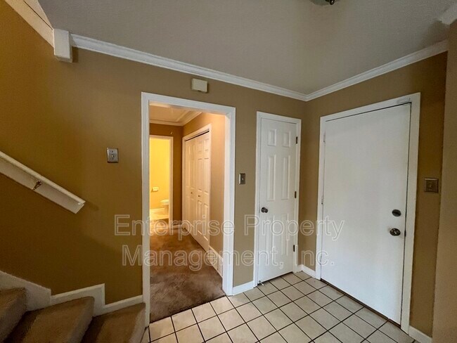 Building Photo - 8642 Pantherburn Cir N
