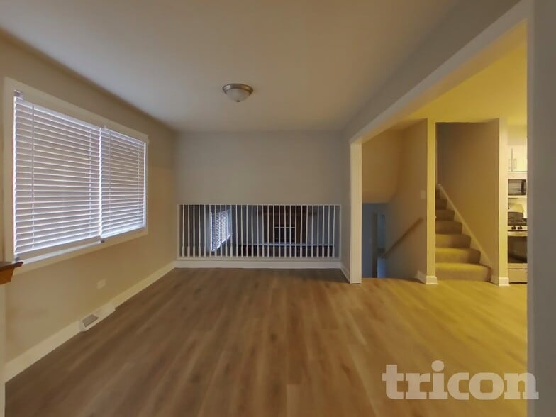 Building Photo - 11050 Parkside Ave