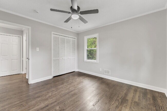 Building Photo - "Charming 3-Bedroom Spartanburg Retreat wi...