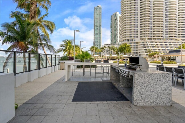 Building Photo - 600 NE 36th St