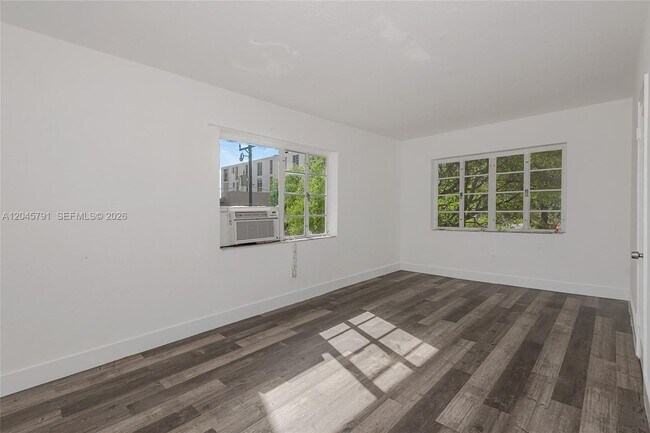 Building Photo - 8340 Crespi Blvd