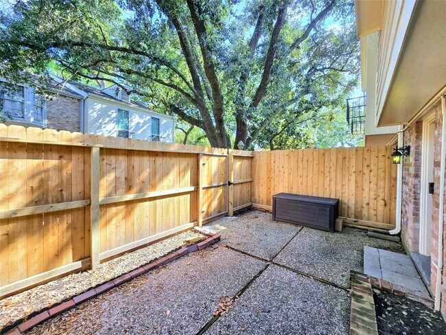 Building Photo - 933 Wax Myrtle Ln
