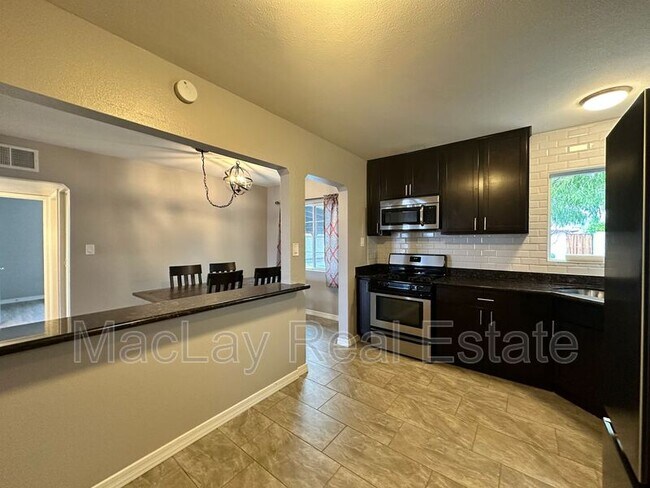 Building Photo - 1802 E Hubbell St