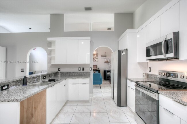 Building Photo - 11611 SW 10th Ct