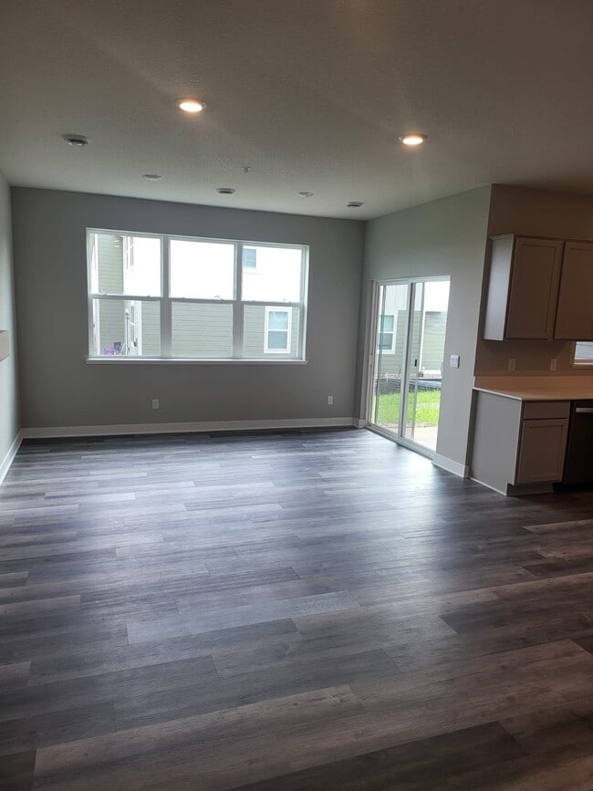 Building Photo - 17042 Dysart Pl