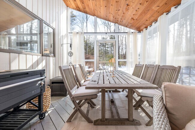 Building Photo - 9 Belshyre Ct