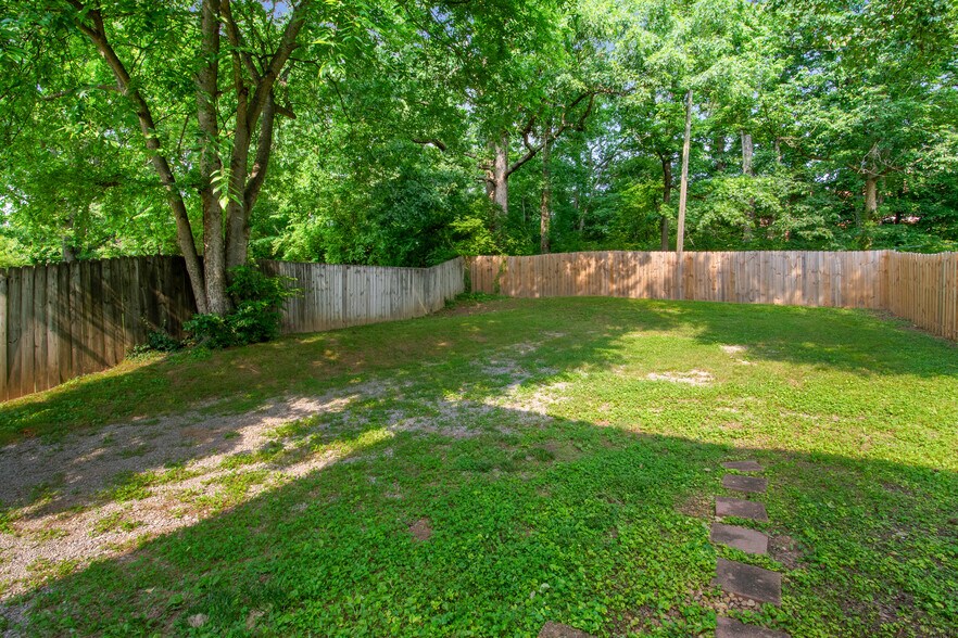 Building Photo - 131 Needles Ct