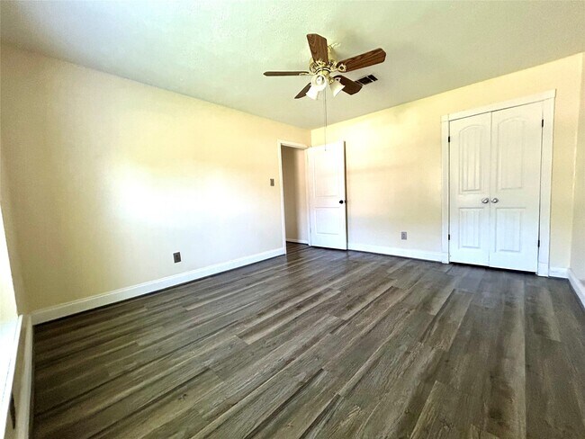 Building Photo - 1602 Dixie Hollow St