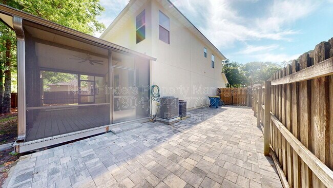 Building Photo - 1063 Collinswood Dr W