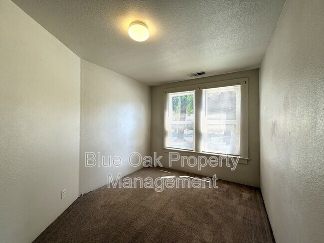 Building Photo - 1205 Warner St