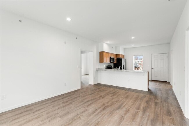 Building Photo - 50 R Maplewood Ave