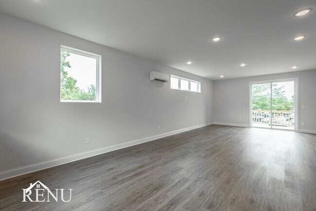 Building Photo - 5610 Sofias Cir