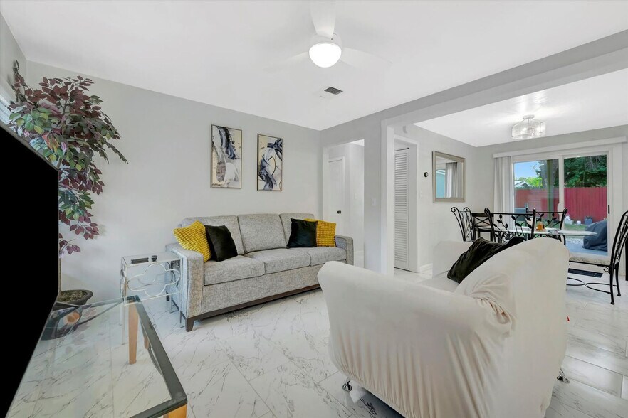 Building Photo - 4213 E Yukon St