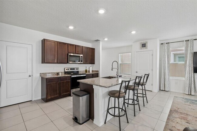 Building Photo - 17053 Oval Rum Dr
