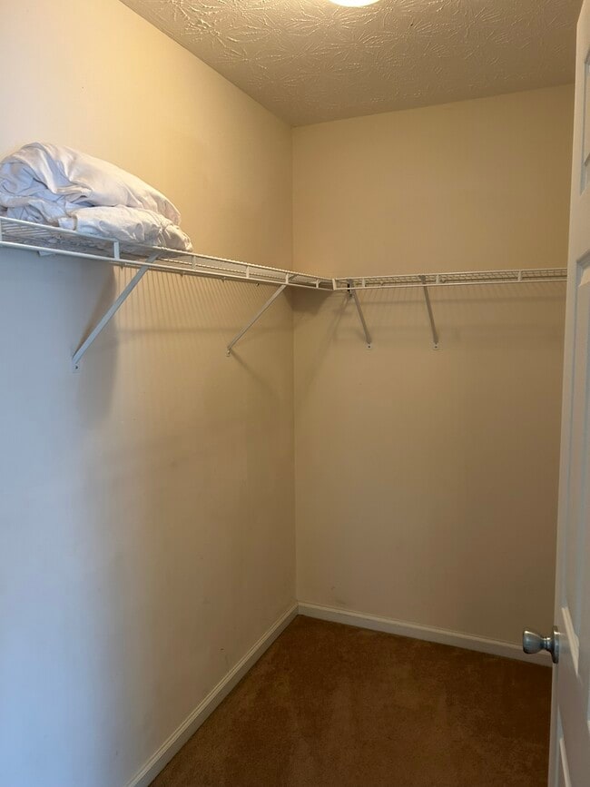 Building Photo - 2615 Rolling River Dr