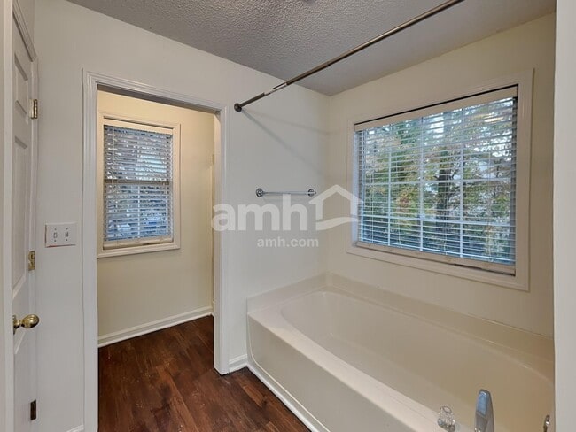 Building Photo - 5705 Wandering Vine Trl SE