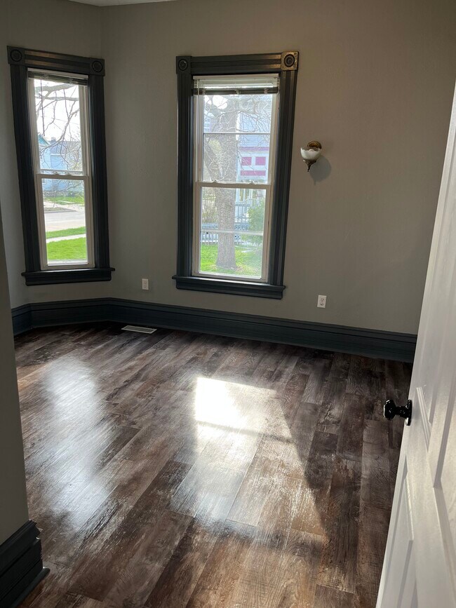 Building Photo - 532 Otter Ave