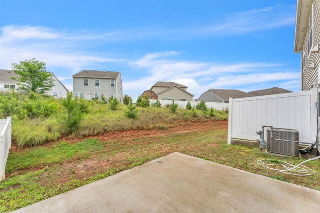 Building Photo - Stylish 3BR/2.5BA Craftsman Townhome with Modern Finishes in Pendleton! $1,700/mo rent