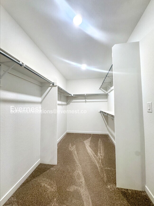 Building Photo - 9021 Hightower St