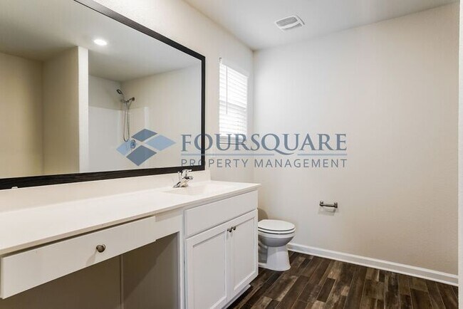 Building Photo - SPACIOUS HOME in Autumn Lakes with a FLEXIBLE FLOOR PLAN AND SOLAR PANELS, 5 BEDS 2.5 BATH