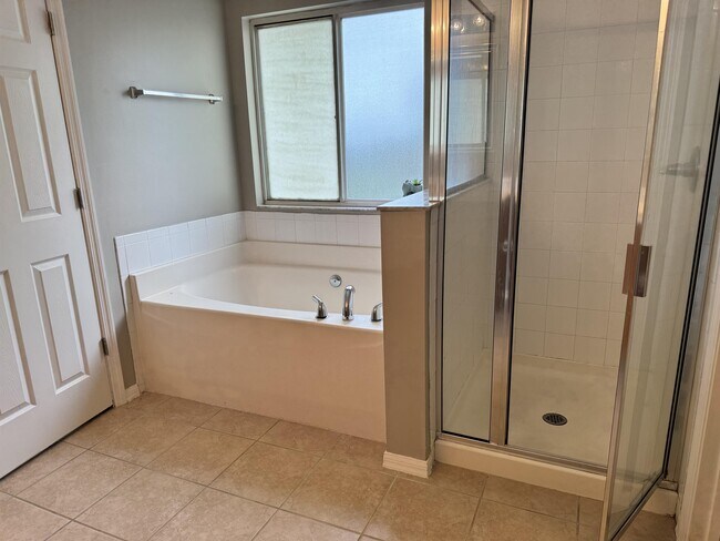 Building Photo - 1722 NW 5th St