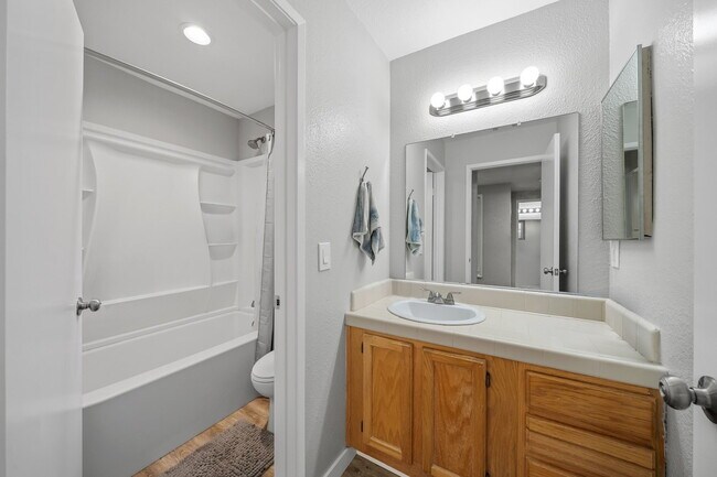 Building Photo - AVAILABLE JULY - 3 Bed / 2 Bath CLOSE TO CAL POLY