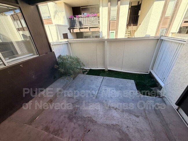 Building Photo - 1405 E Vegas Valley Dr