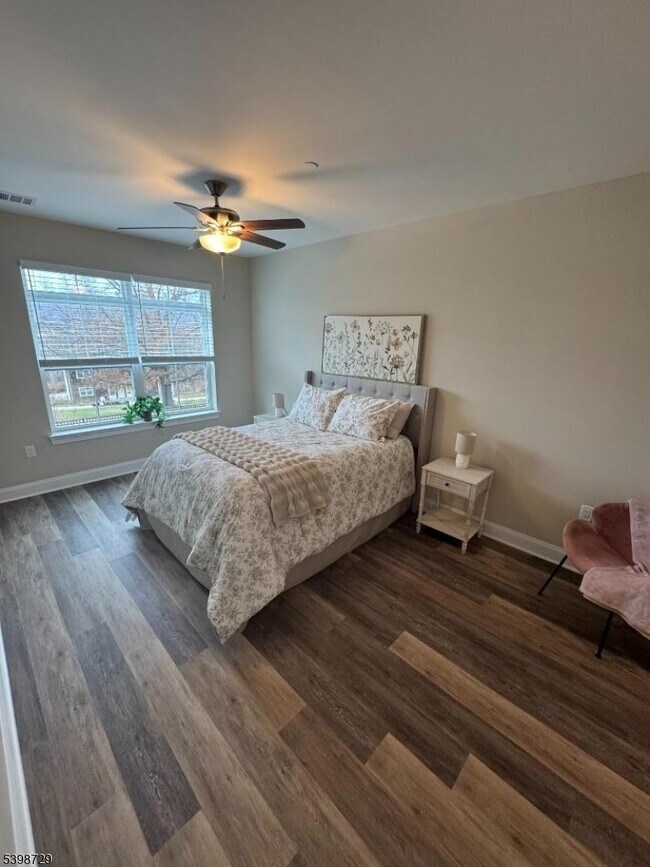 Building Photo - 7 Theta Dr