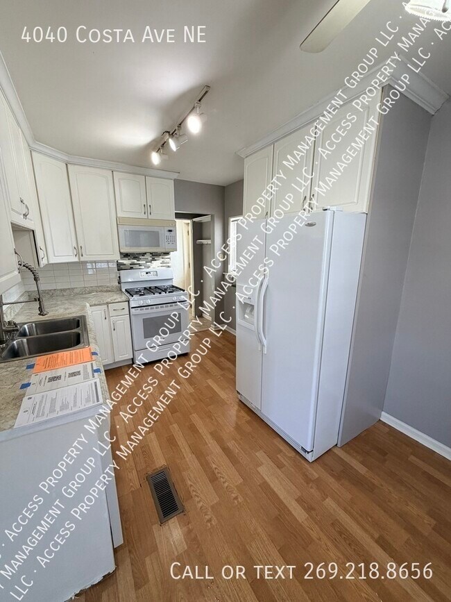 Building Photo - 4040 Costa Ave NE