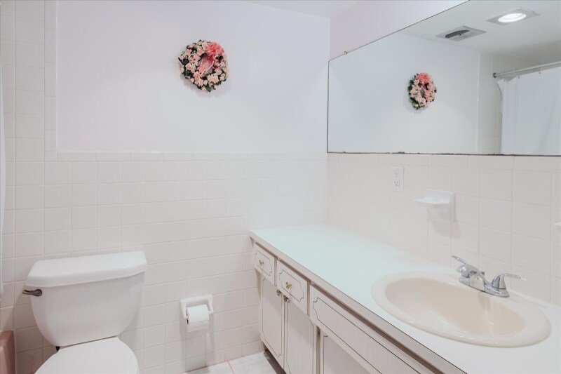 Building Photo - 2348 Shelley St