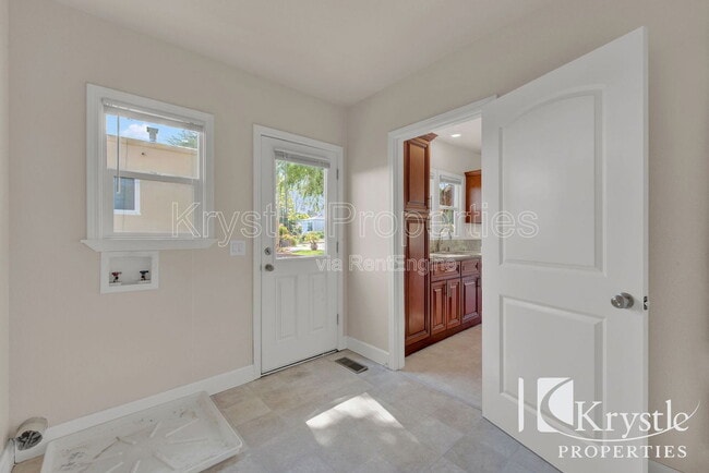 Building Photo - 42 D St