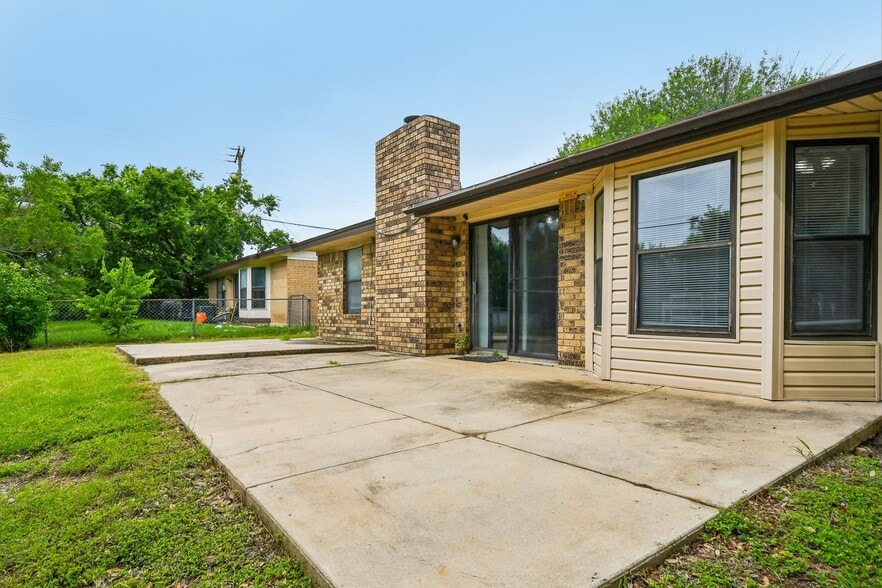 Building Photo - 2508 N W S Young Dr